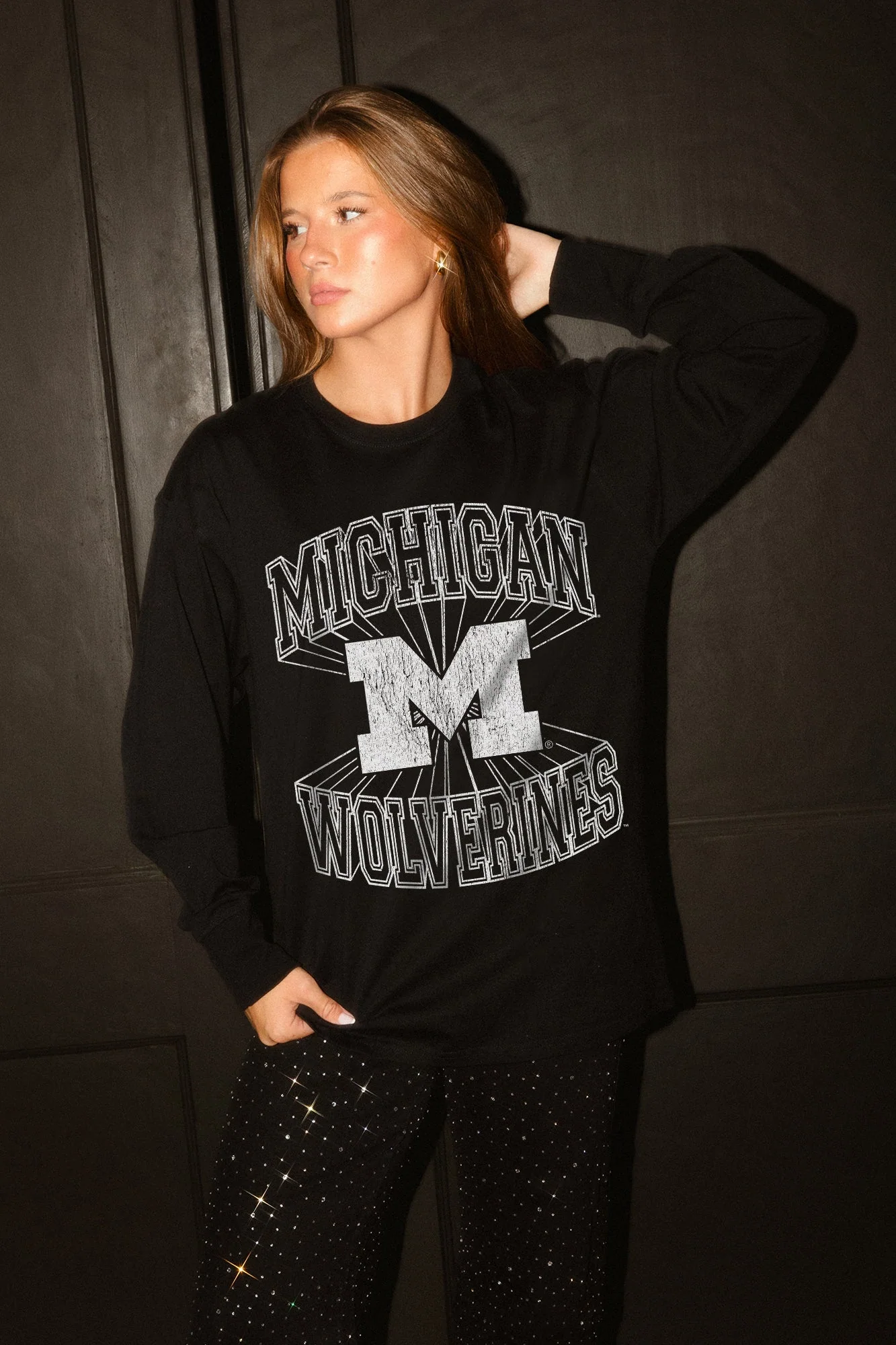 MICHIGAN WOLVERINES SPOTLIGHT ESSENTIAL RELAXED FIT LONG SLEEVE TEE 3 MICHIGAN WOLVERINES SPOTLIGHT ESSENTIAL RELAXED FIT LONG SLEEVE TEE