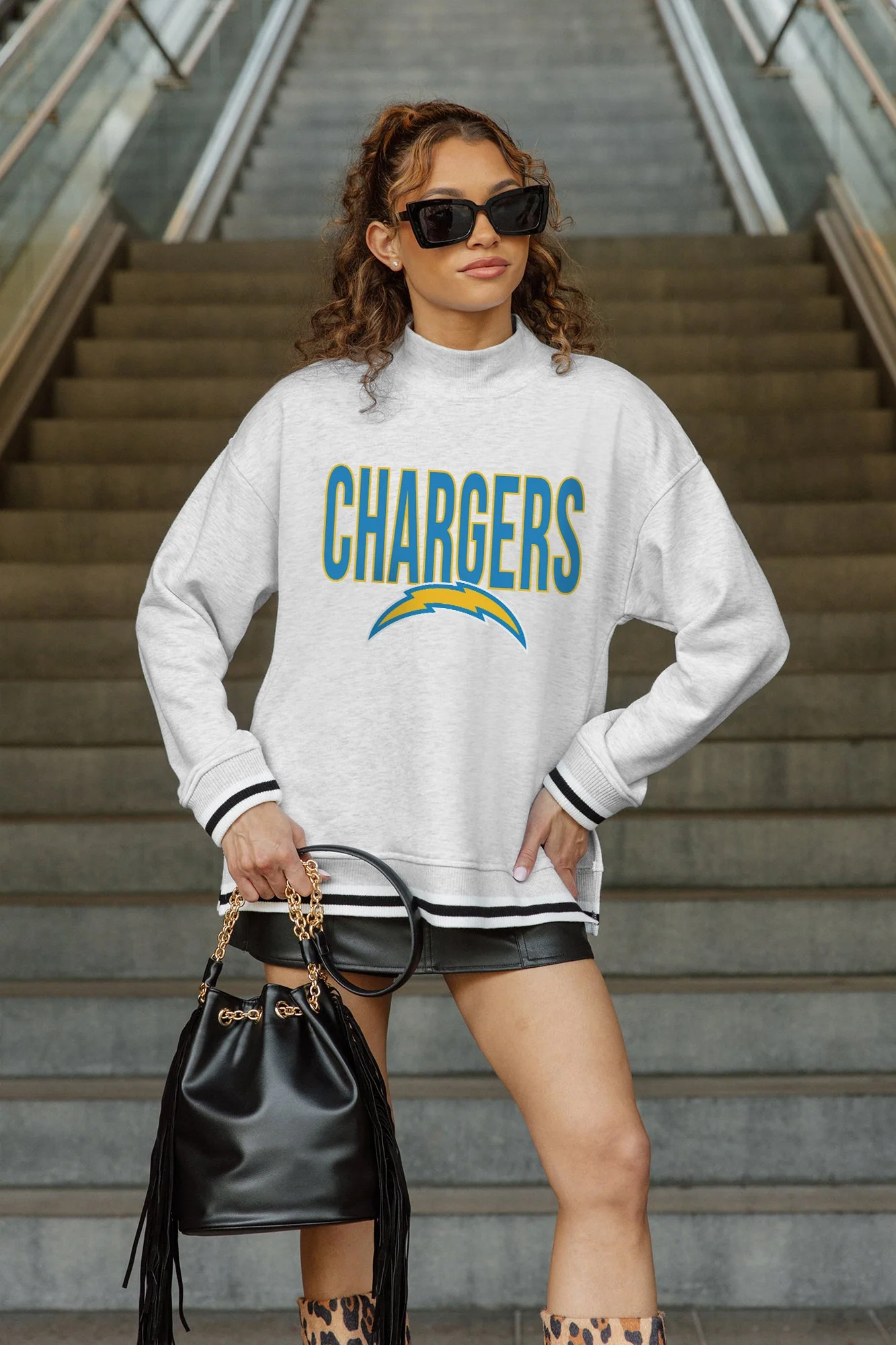 LOS ANGELES CHARGERS RALLY POINT CONTRAST MOCKNECK PULLOVER 1 LOS ANGELES CHARGERS RALLY POINT CONTRAST MOCKNECK PULLOVER