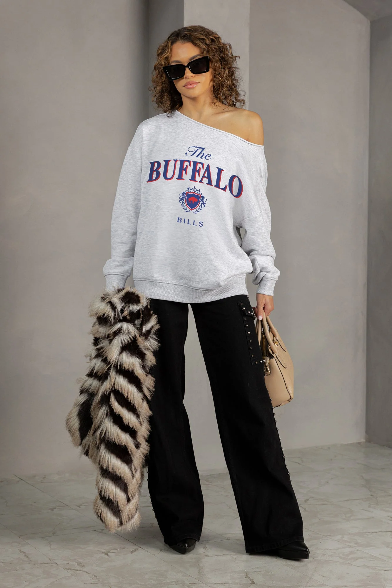 BUFFALO BILLS OFFSIDES ENERGY RELAXED OFF-SHOULDER TOP