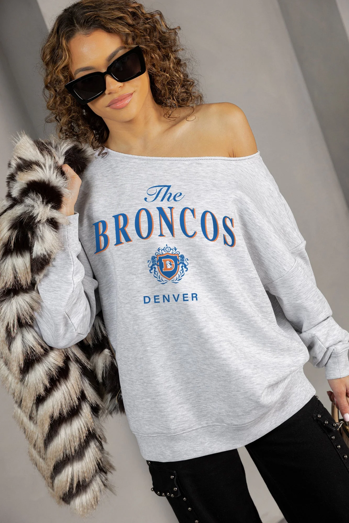 DENVER BRONCOS OFFSIDES ENERGY RELAXED OFF-SHOULDER TOP