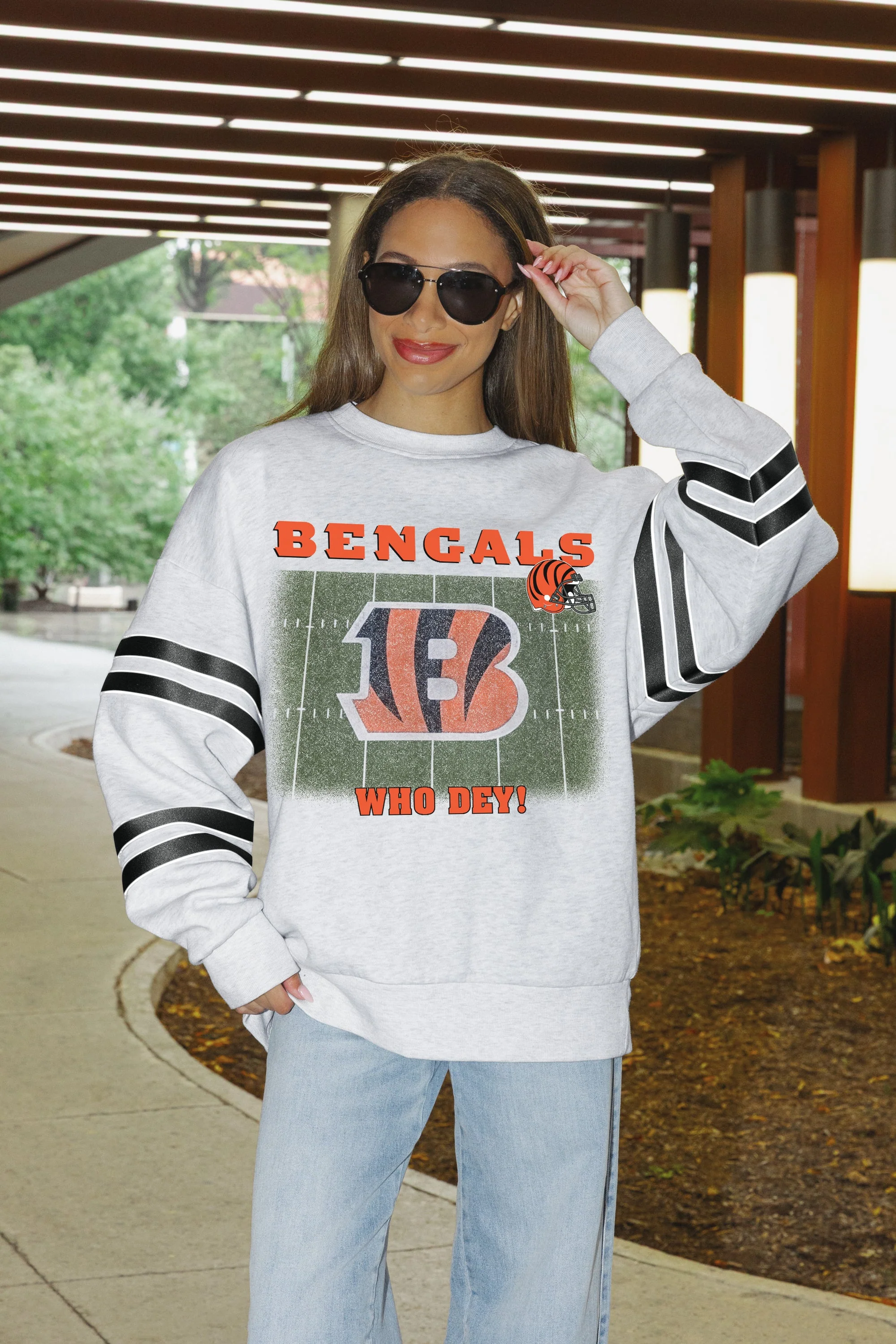 CINCINNATI BENGALS OFF THE GRID STRIPE SLEEVE CREWNECK SWEATSHIRT 4 CINCINNATI BENGALS OFF THE GRID STRIPE SLEEVE CREWNECK SWEATSHIRT