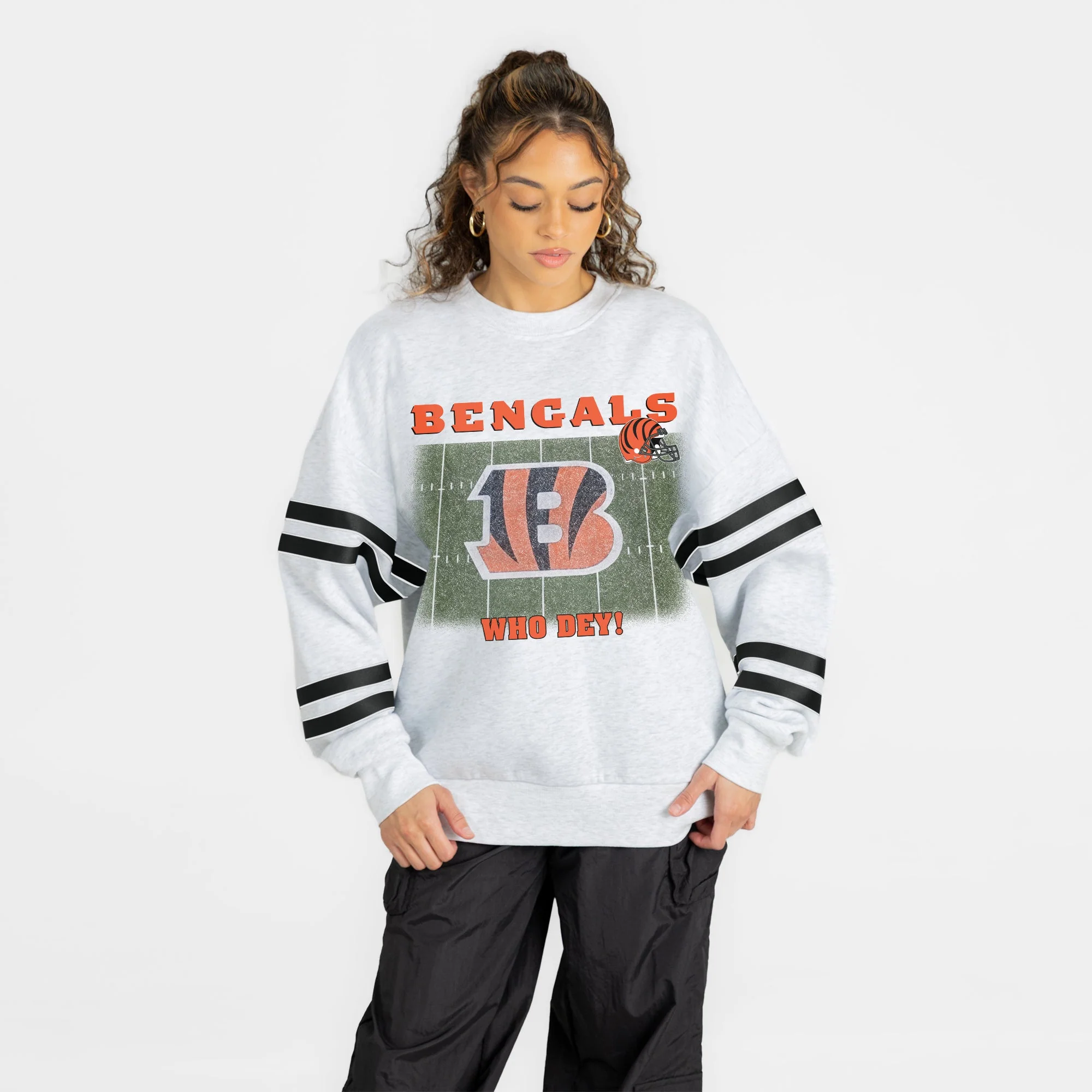 CINCINNATI BENGALS OFF THE GRID STRIPE SLEEVE CREWNECK SWEATSHIRT 5 CINCINNATI BENGALS OFF THE GRID STRIPE SLEEVE CREWNECK SWEATSHIRT