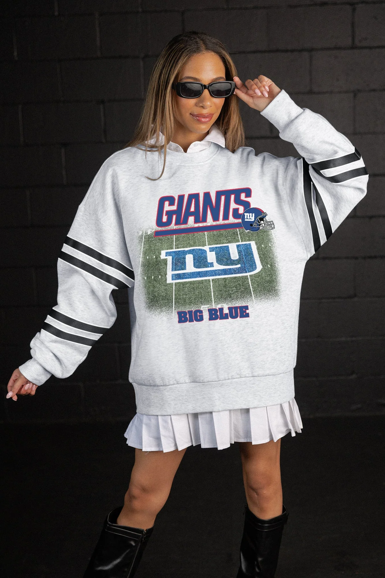 NEW YORK GIANTS OFF THE GRID STRIPE SLEEVE CREWNECK SWEATSHIRT