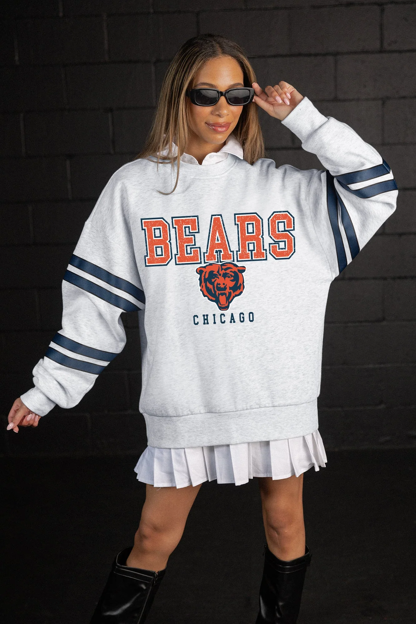CHICAGO BEARS STADIUM STRIPES VARSITY STRIPE SLEEVE CREWNECK SWEATSHIRT
