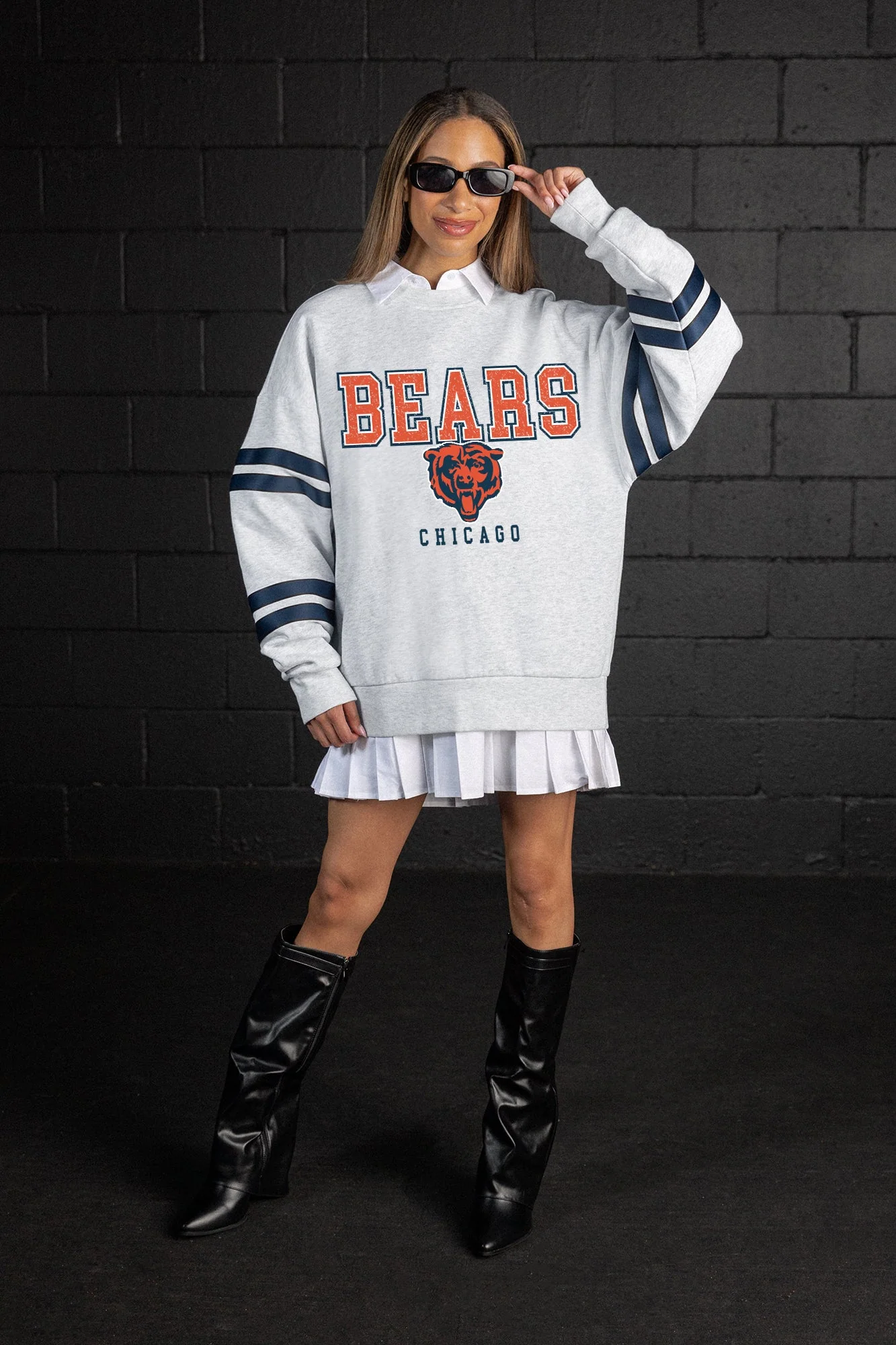 CHICAGO BEARS STADIUM STRIPES VARSITY STRIPE SLEEVE CREWNECK SWEATSHIRT