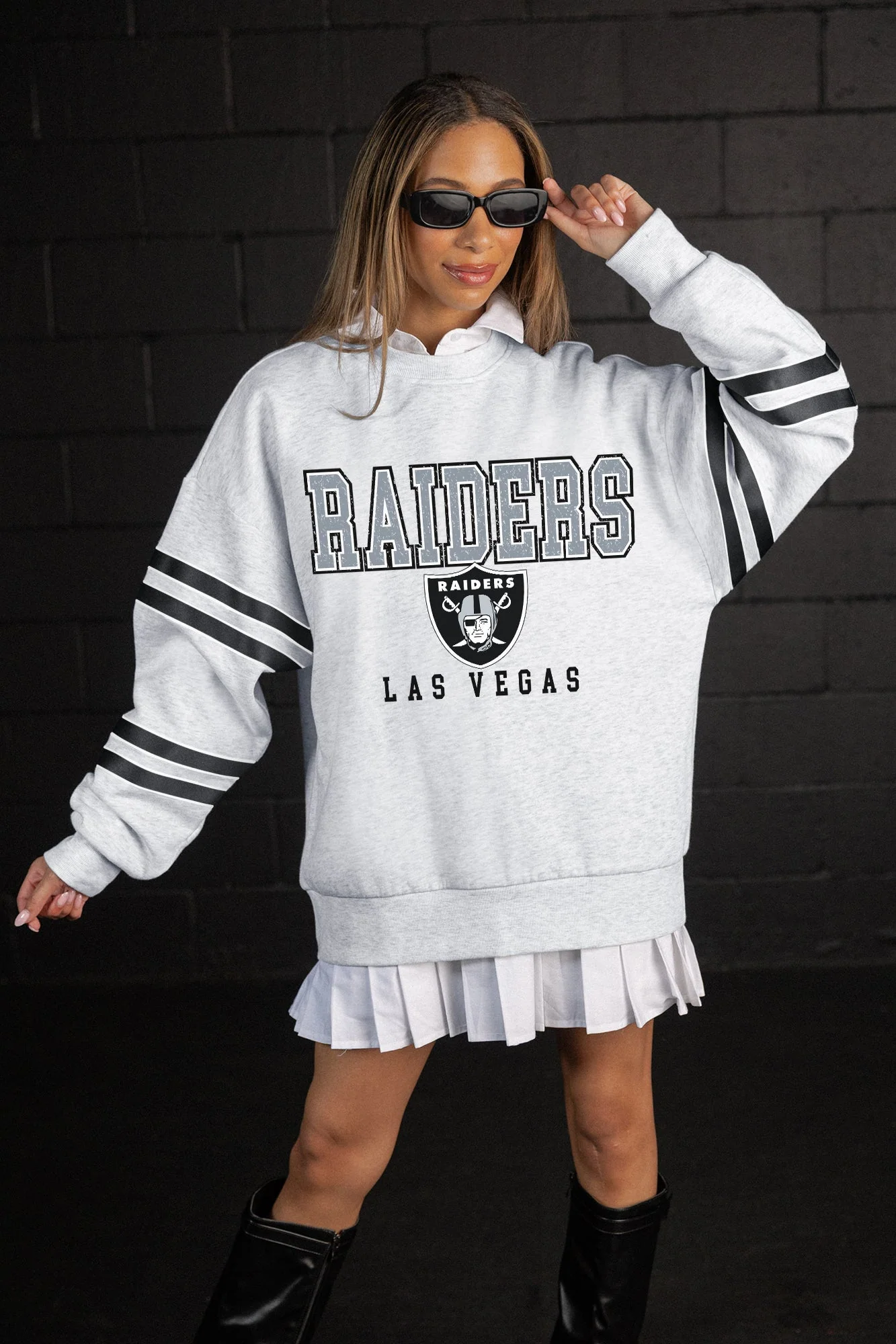 LAS VEGAS RAIDERS STADIUM STRIPES VARSITY STRIPE SLEEVE CREWNECK SWEATSHIRT