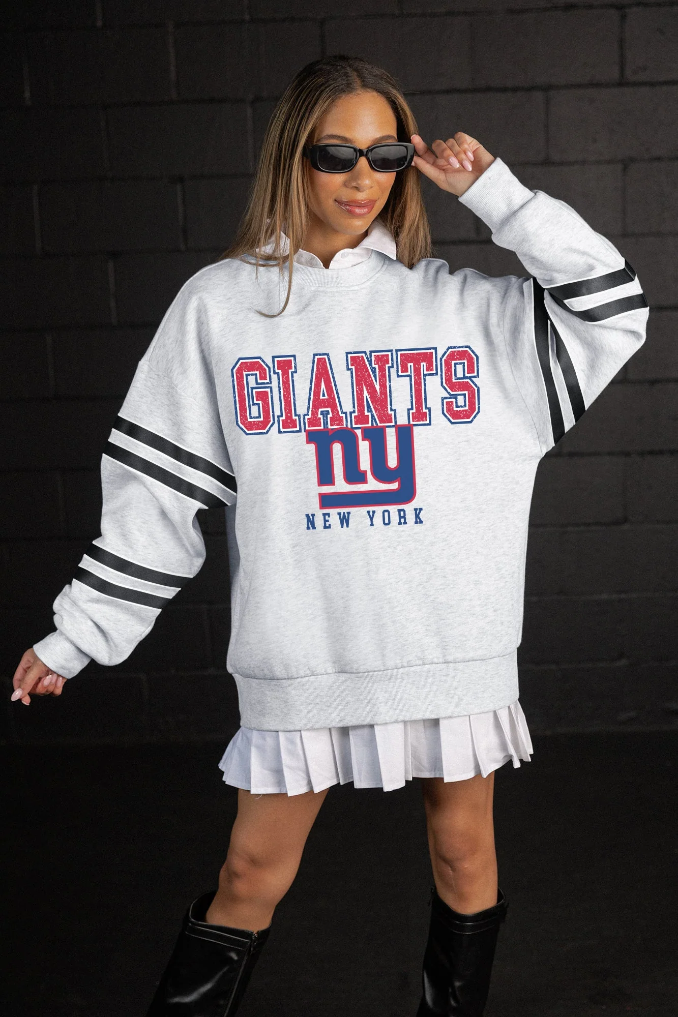 NEW YORK GIANTS STADIUM STRIPES VARSITY STRIPE SLEEVE CREWNECK SWEATSHIRT