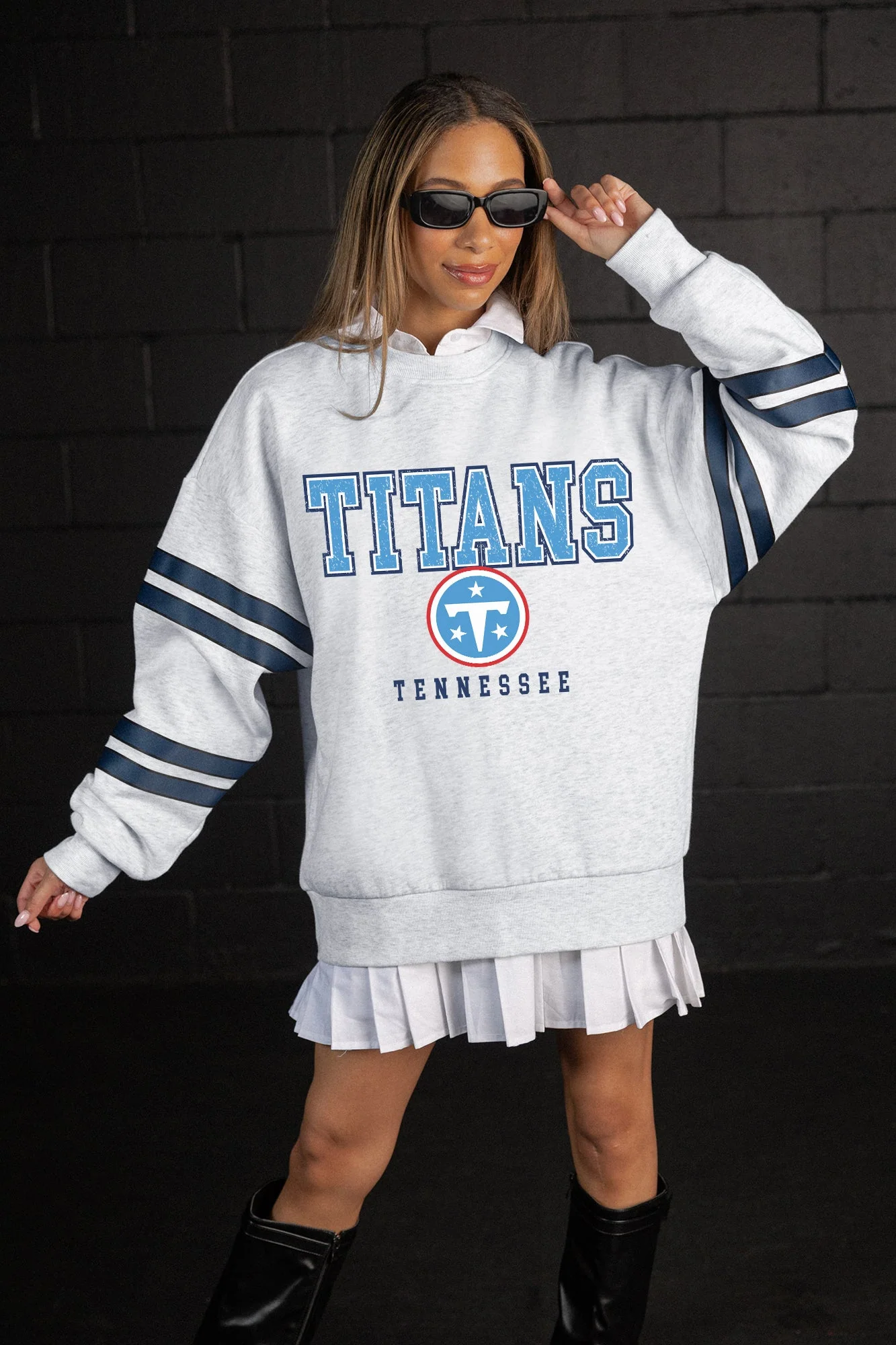 TENNESSEE TITANS STADIUM STRIPES VARSITY STRIPE SLEEVE CREWNECK SWEATSHIRT