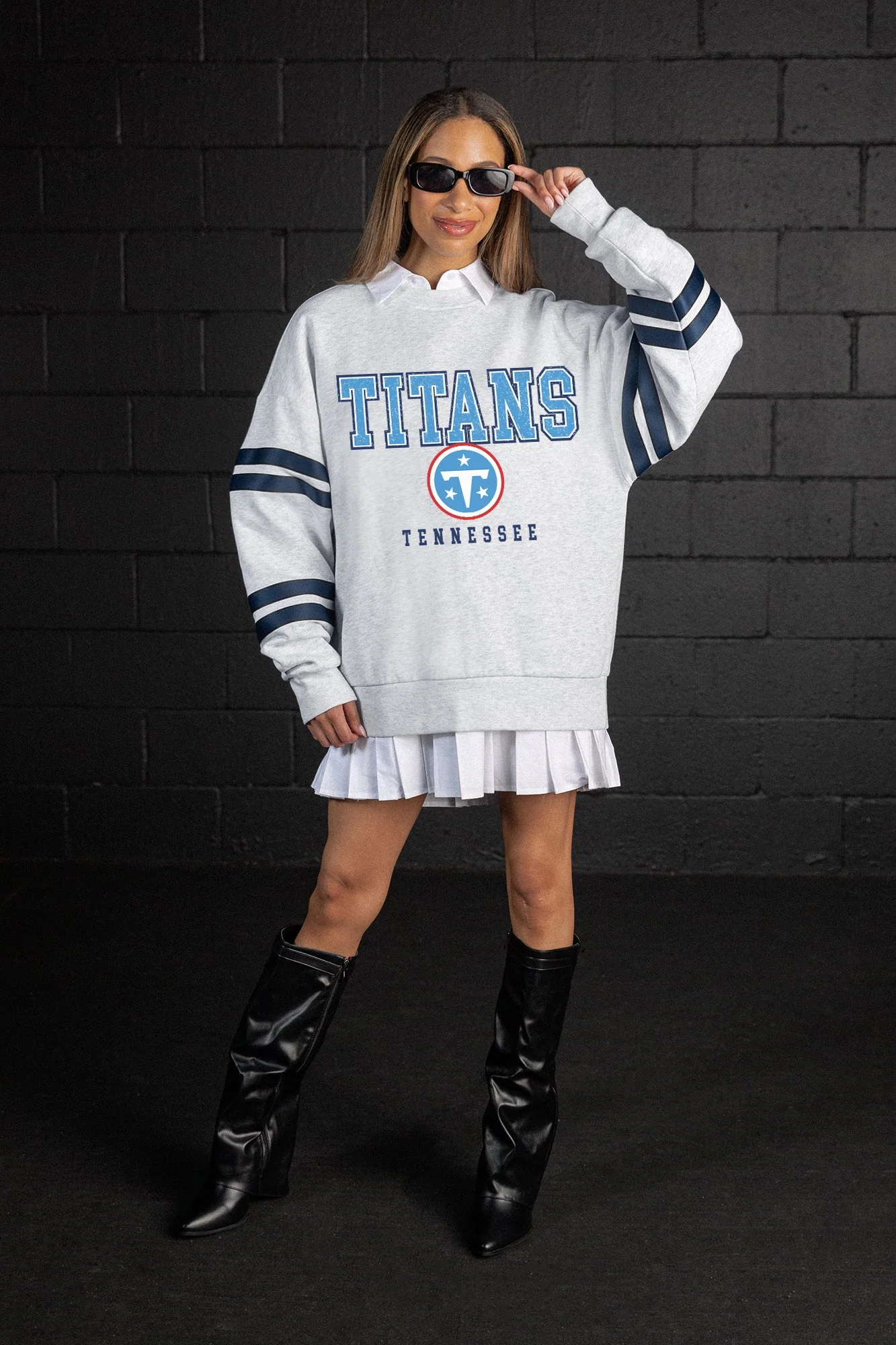 TENNESSEE TITANS STADIUM STRIPES VARSITY STRIPE SLEEVE CREWNECK SWEATSHIRT
