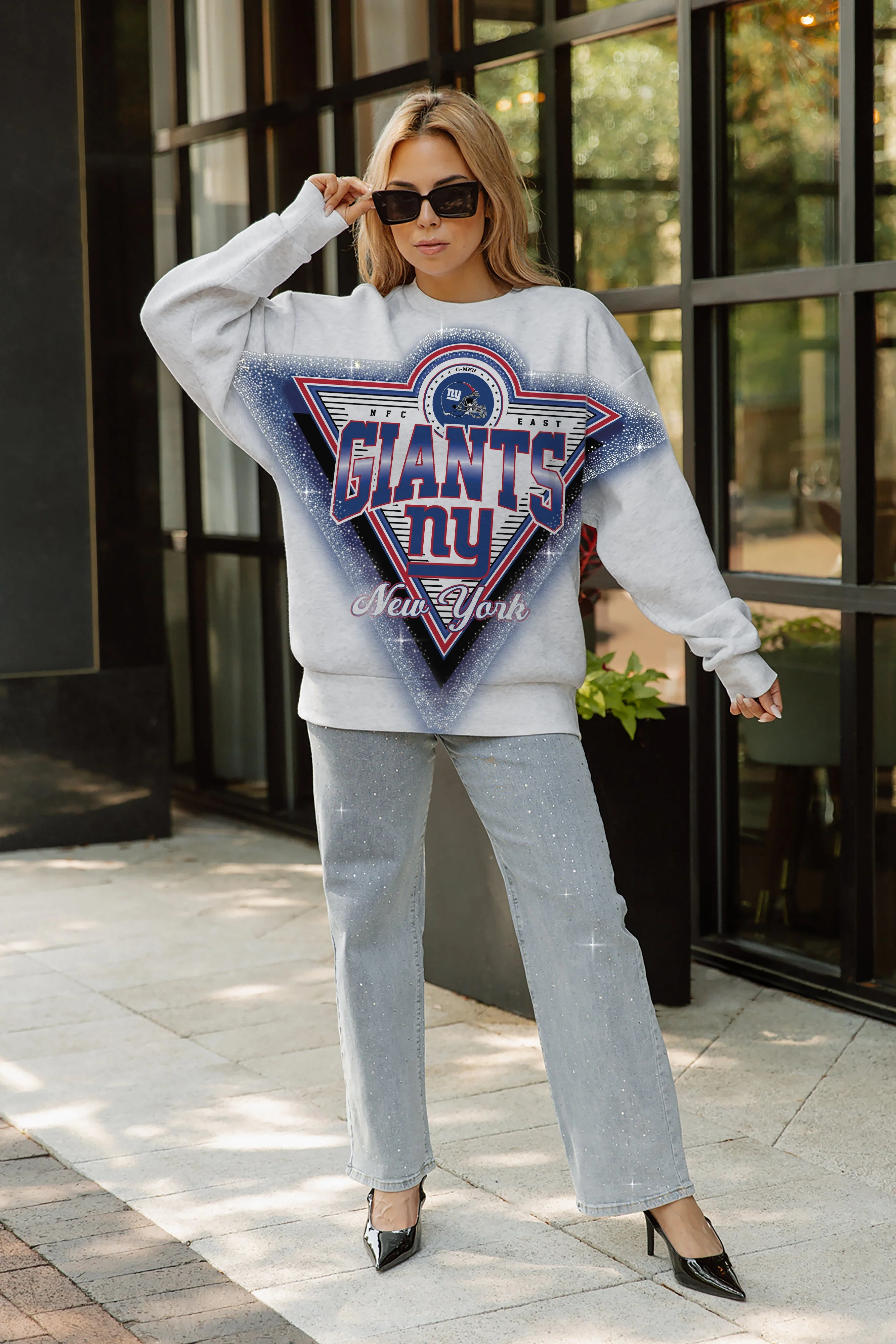 NEW YORK GIANTS CHASING VICTORY RHINESTONE SPRAY PREMIUM CREWNECK SWEATSHIRT
