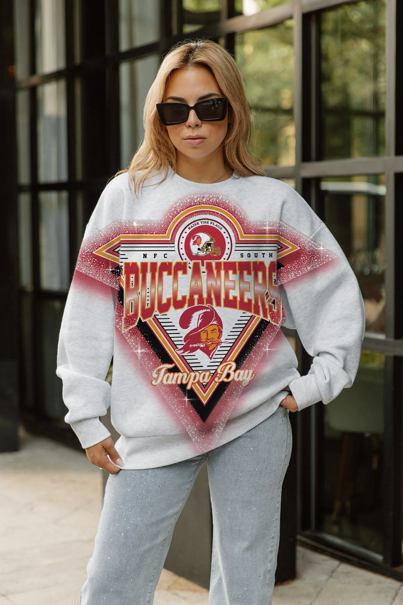 TAMPA BAY BUCCANEERS CHASING VICTORY RHINESTONE SPRAY PREMIUM CREWNECK SWEATSHIRT