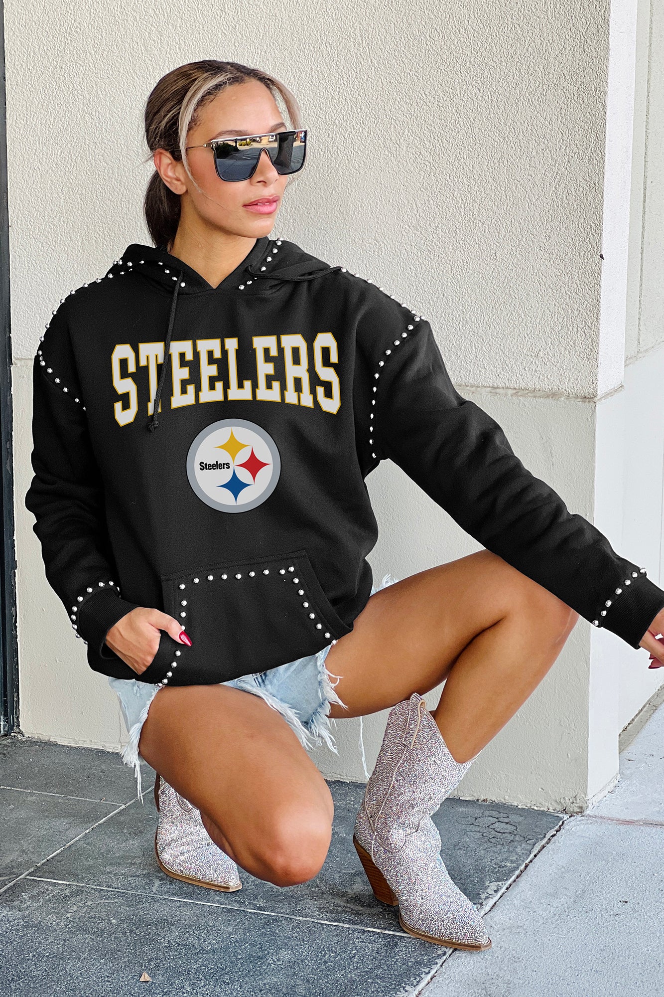 PITTSBURGH STEELERS Catch the Vibe Studded Detail Hoodie 2 PITTSBURGH STEELERS Catch the Vibe Studded Detail Hoodie