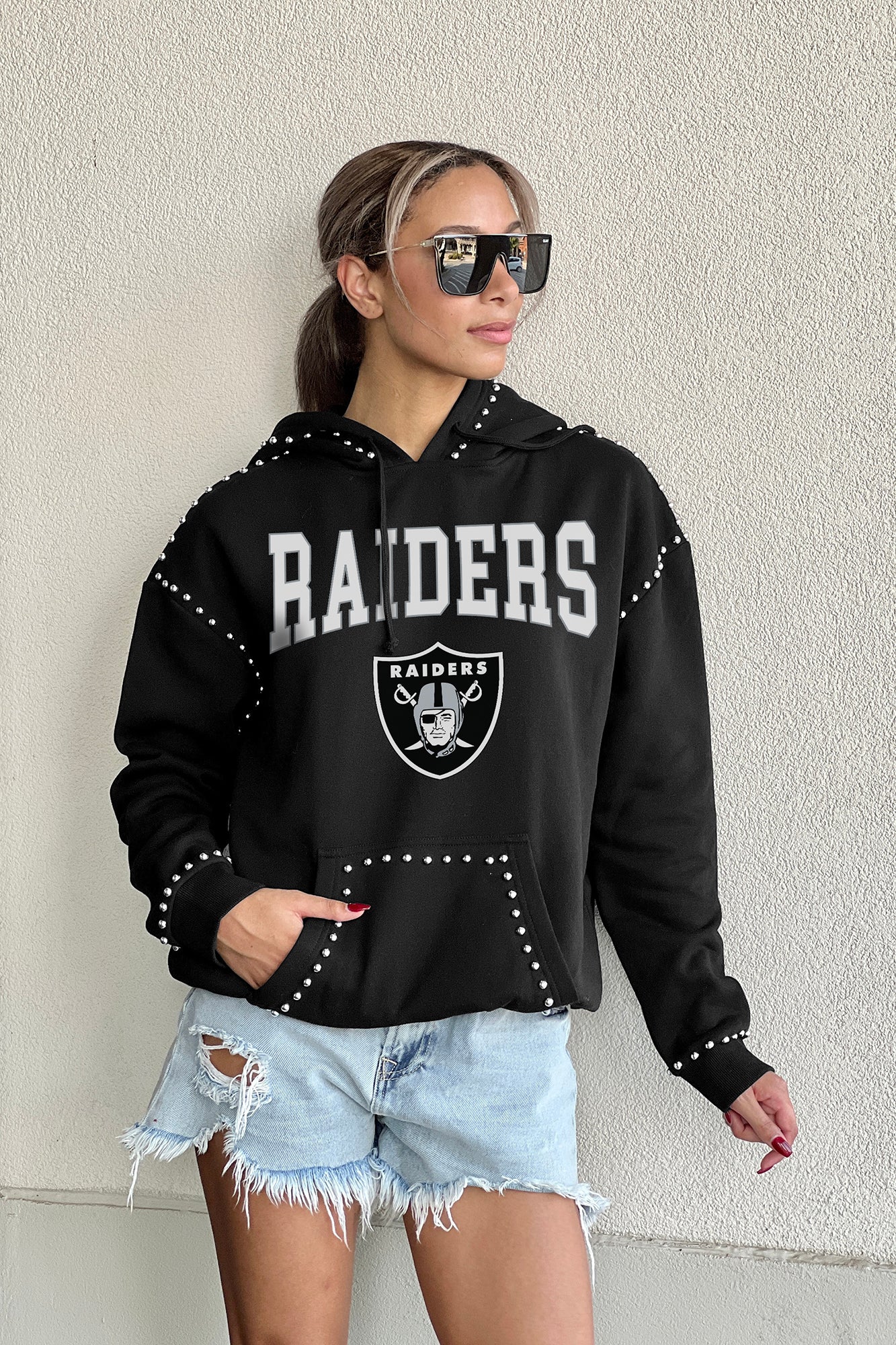 LAS VEGAS RAIDERS Catch the Vibe Studded Detail Hoodie 4 LAS VEGAS RAIDERS Catch the Vibe Studded Detail Hoodie