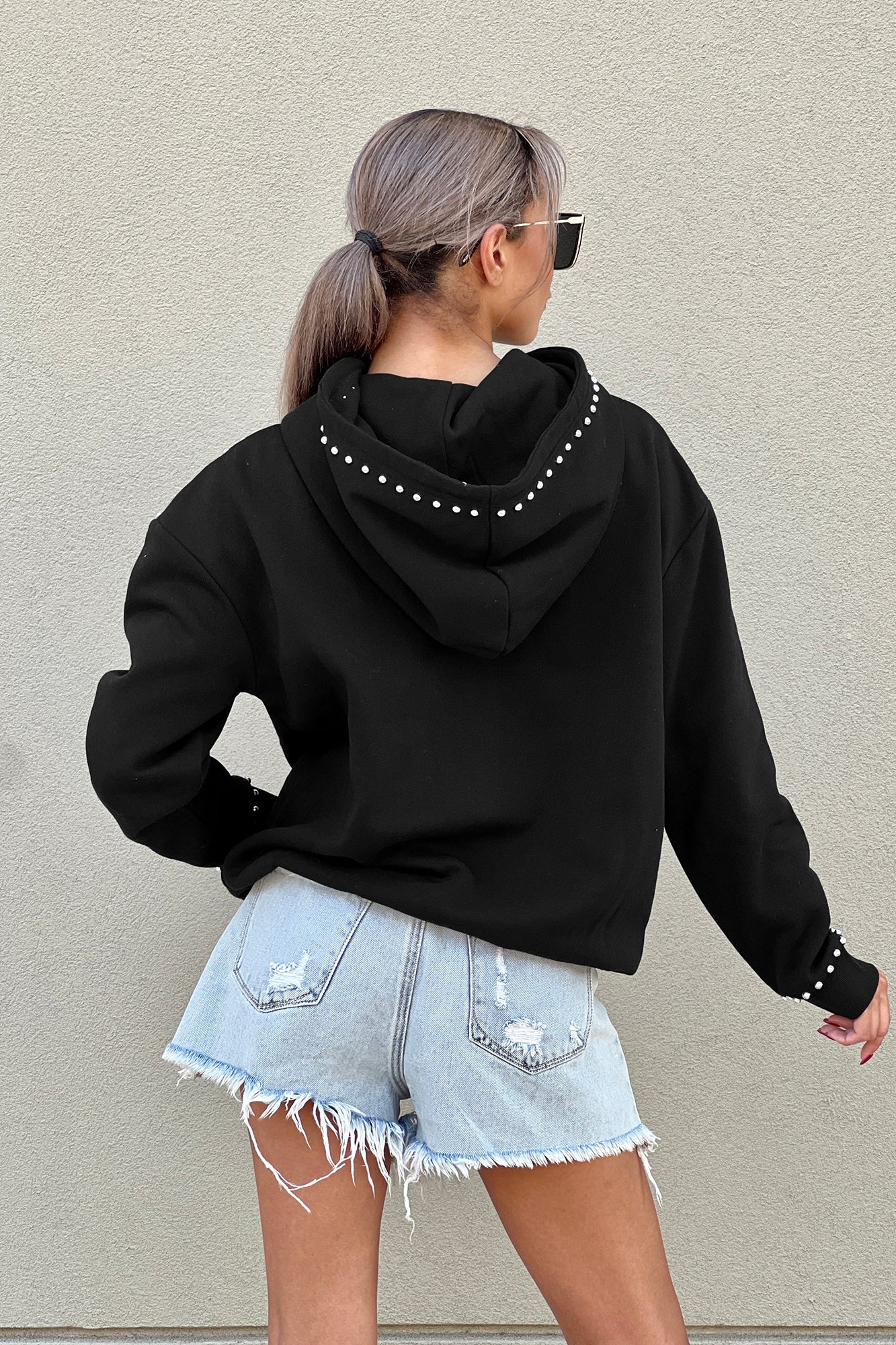LAS VEGAS RAIDERS Catch the Vibe Studded Detail Hoodie 5 LAS VEGAS RAIDERS Catch the Vibe Studded Detail Hoodie